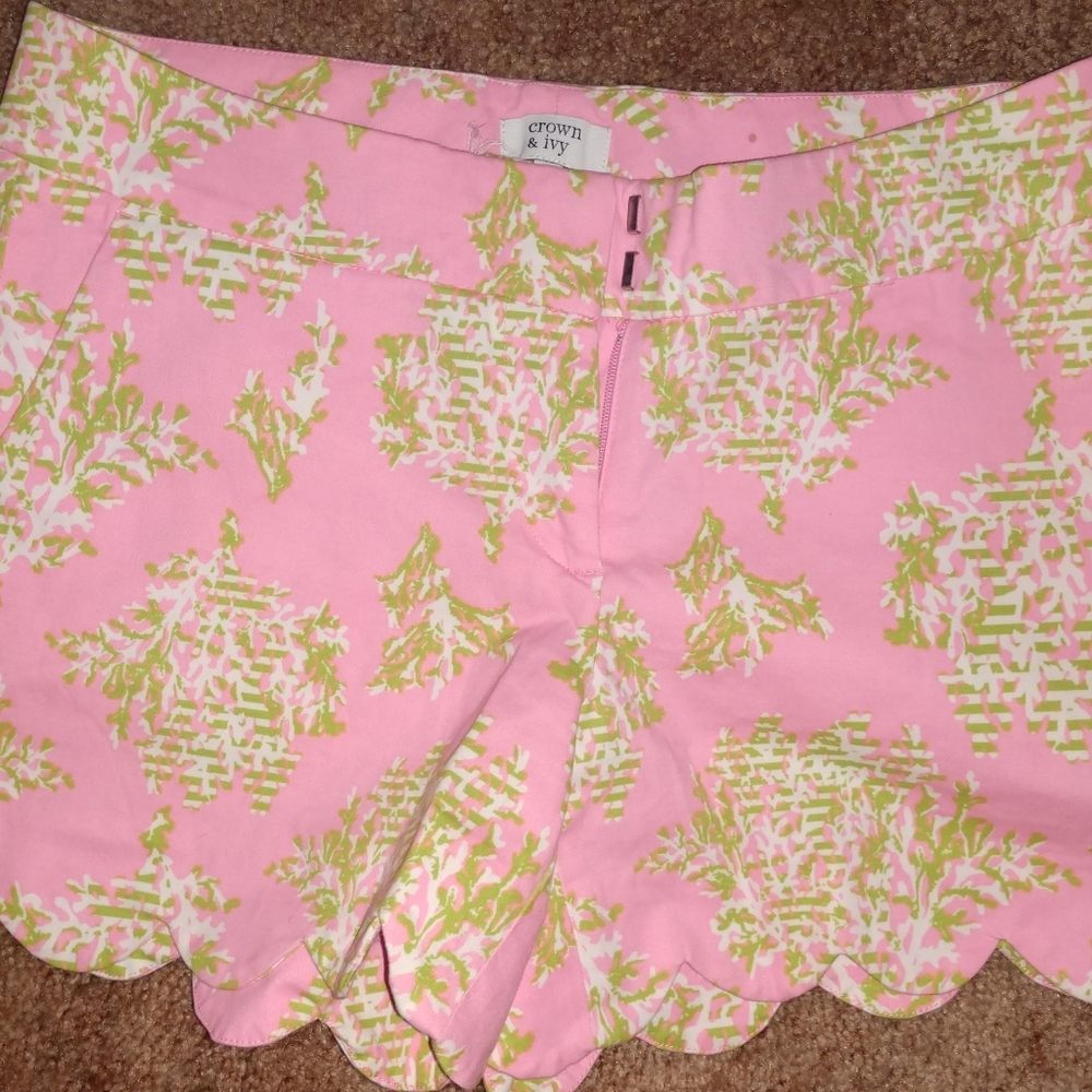 NWOT Size 2 Crown & Ivy Pink Paisley Shorts